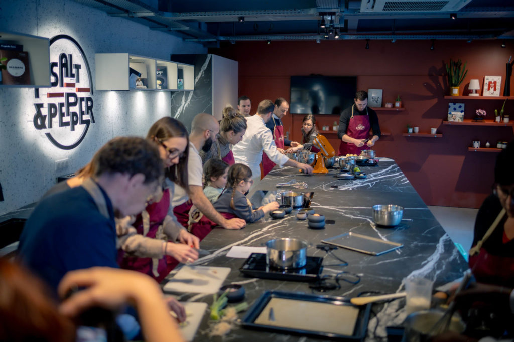 Cours de cuisine en groupe chez Salt & Pepper Dijon