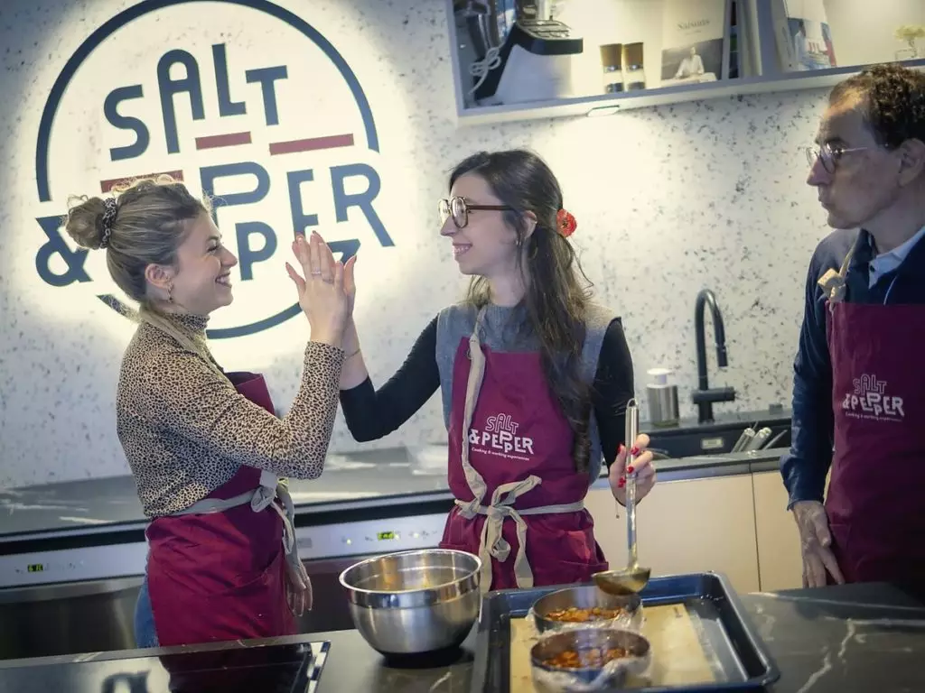 Deux participantes se félicitent