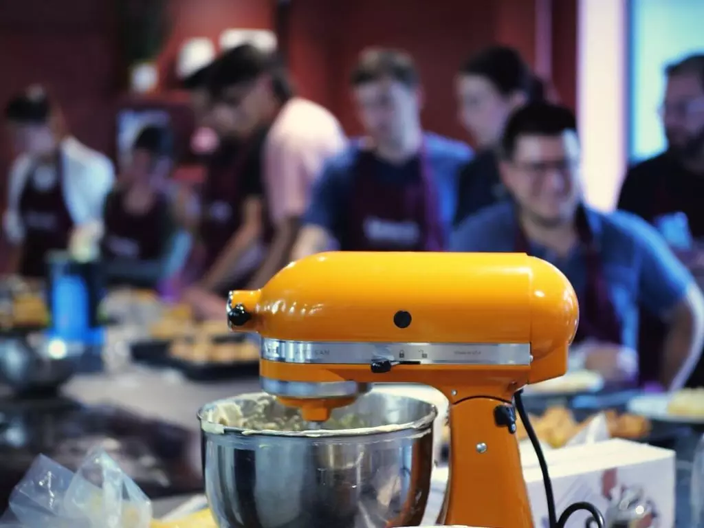 Robot pâtissier et participants